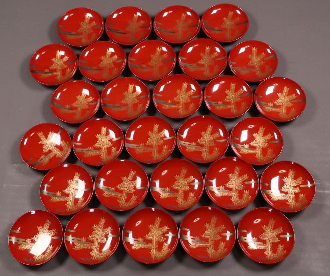 時代木製漆器 松に霞図 朱塗引き盃 二十九客 金蒔絵 小皿 木皿 MA350