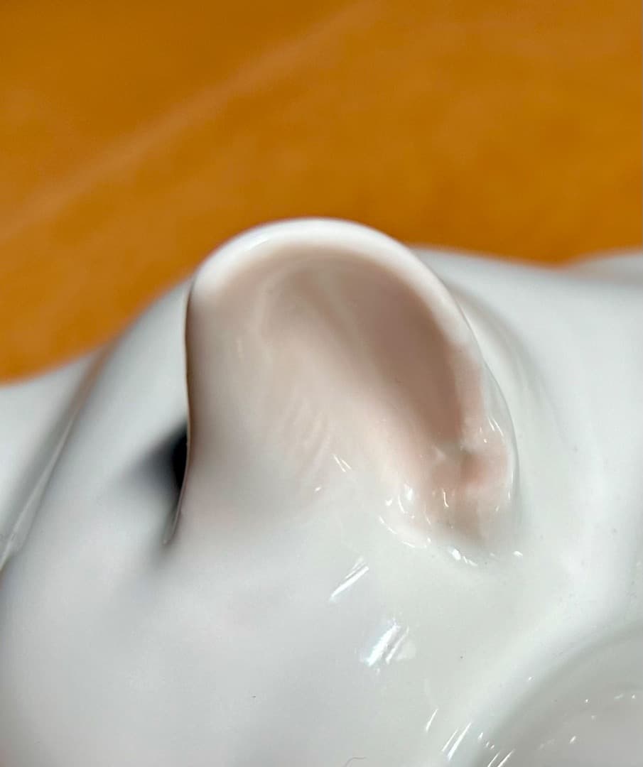   フィギュリン 眠り猫 白猫