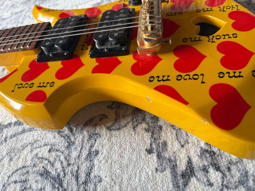ヒデミニギター　イエローハートミニエレキギター