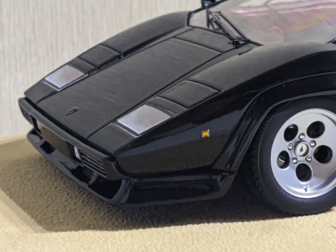 1/18 メイクアップ IDEA カウンタック LP5000S 1982