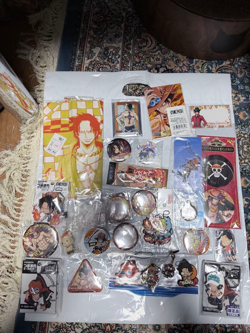 ONE PIECE エース　缶バッジ