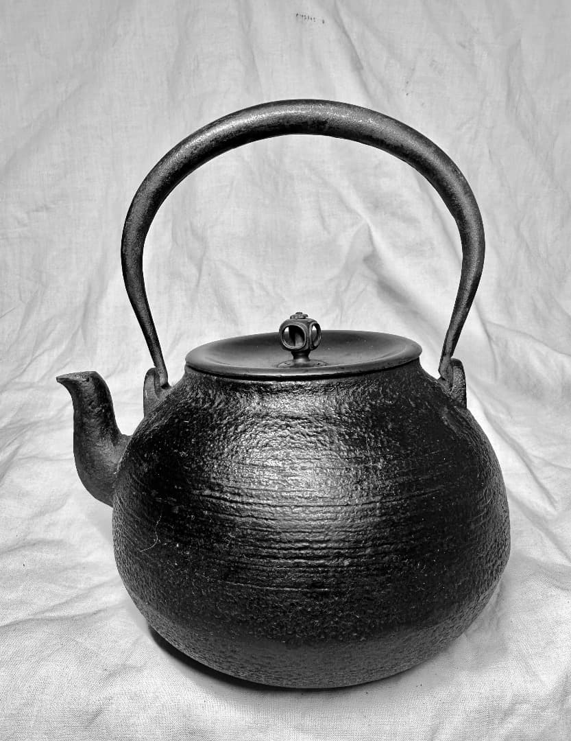 鋳鉄製・鉄瓶・銅蓋