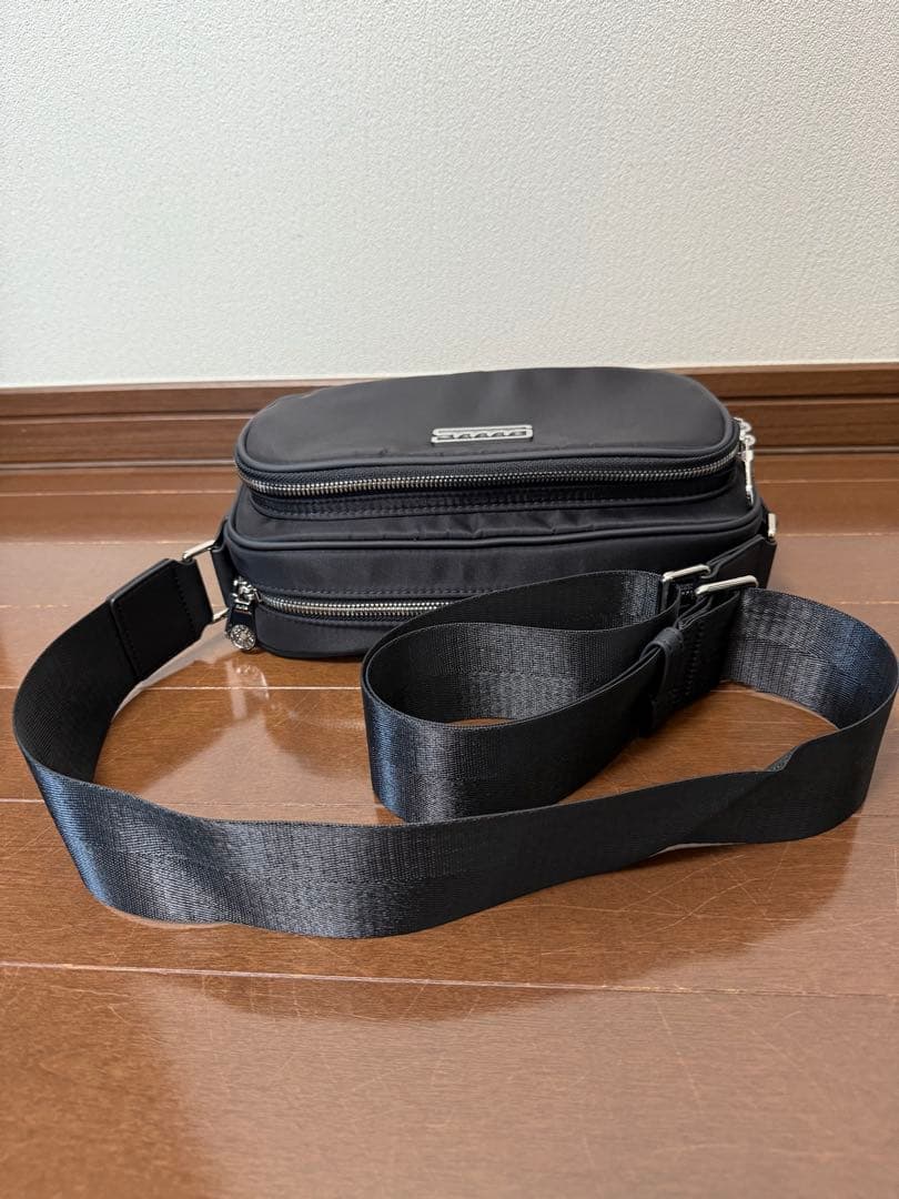 muta スリムショルダーバッグ　ブラック