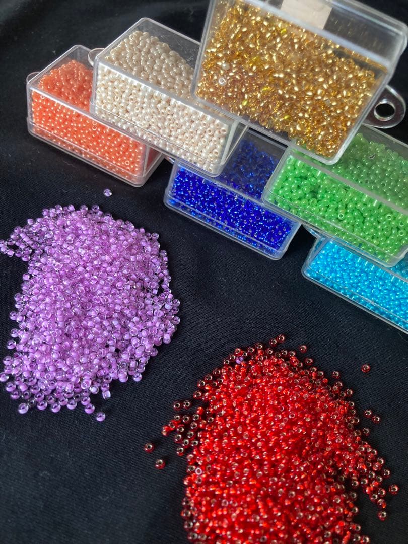 Wonderful horses by the lakeビーズ刺繍の絵です。