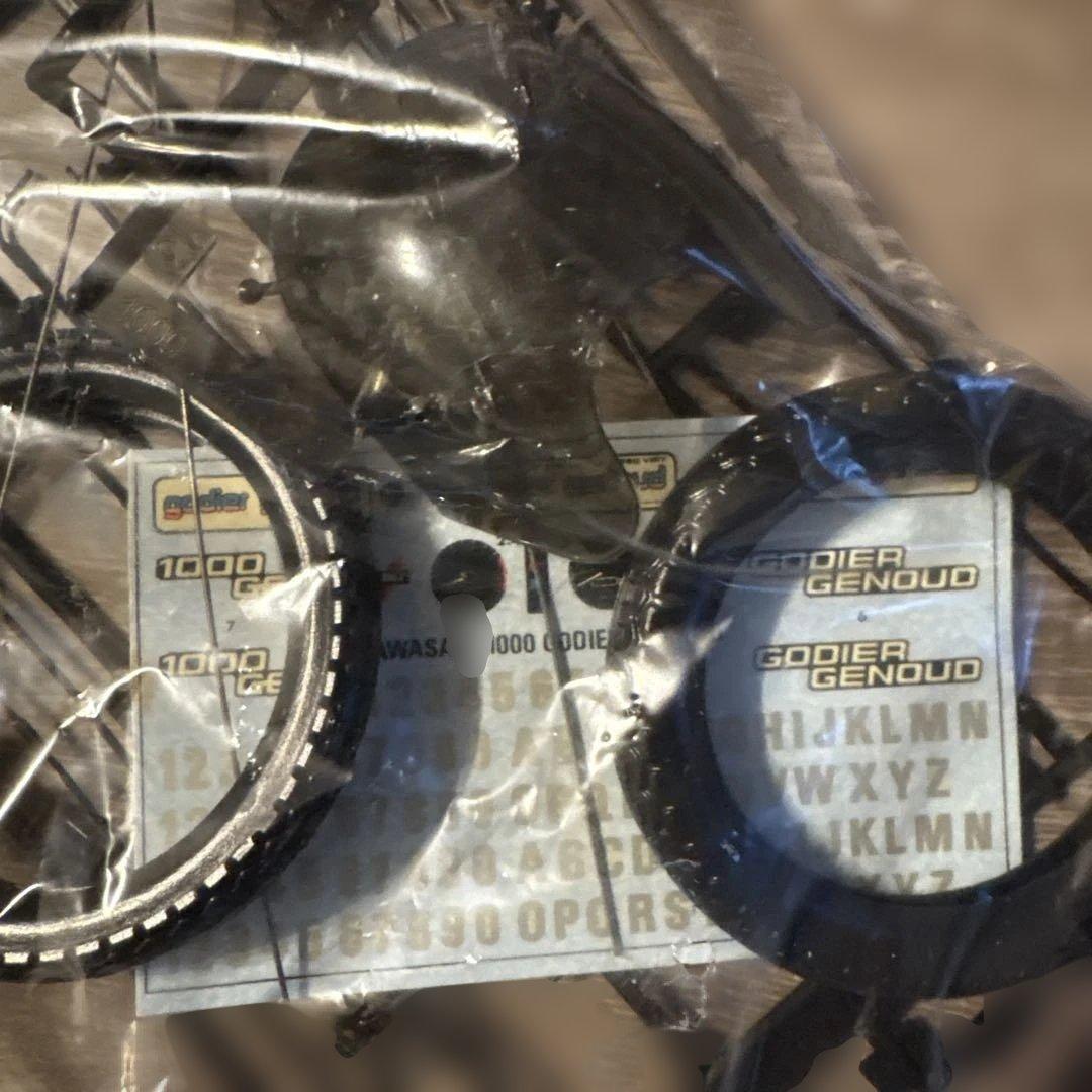 Kawasaki 1000GS Godier Genoud 1/8スケール