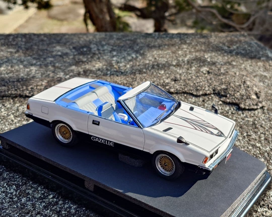 アオシマ 西部警察 GAZELLE 小暮課長専用車完成品