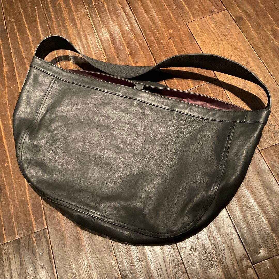 偽*ん様 T.T ニュースペーパーバッグ　レザー製