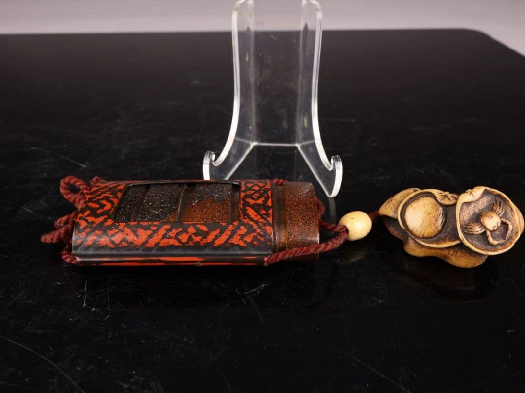 A48 【江戸時代】 漆芸印籠 2点 根付／時代のダメージあり ＃｛