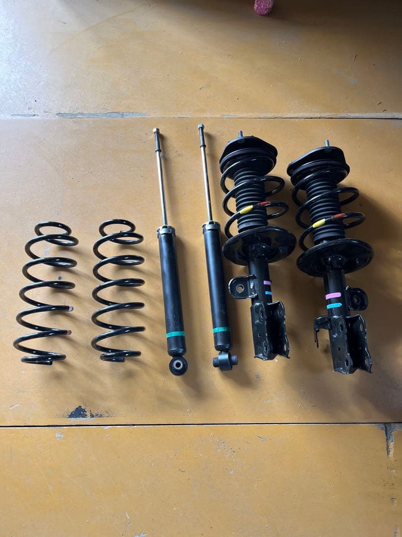 サスペンションキット 未使用に近い　プリウス30 純正