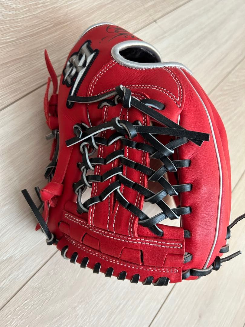 軟式野球グローブ 内竜也選手　直筆サイン入り