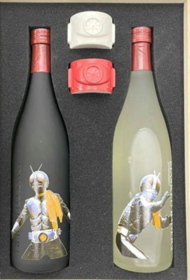 日本酒仮面ライダー１号&２号７２０ml２本セット 変身ベルト型お猪口(白・紅)付
