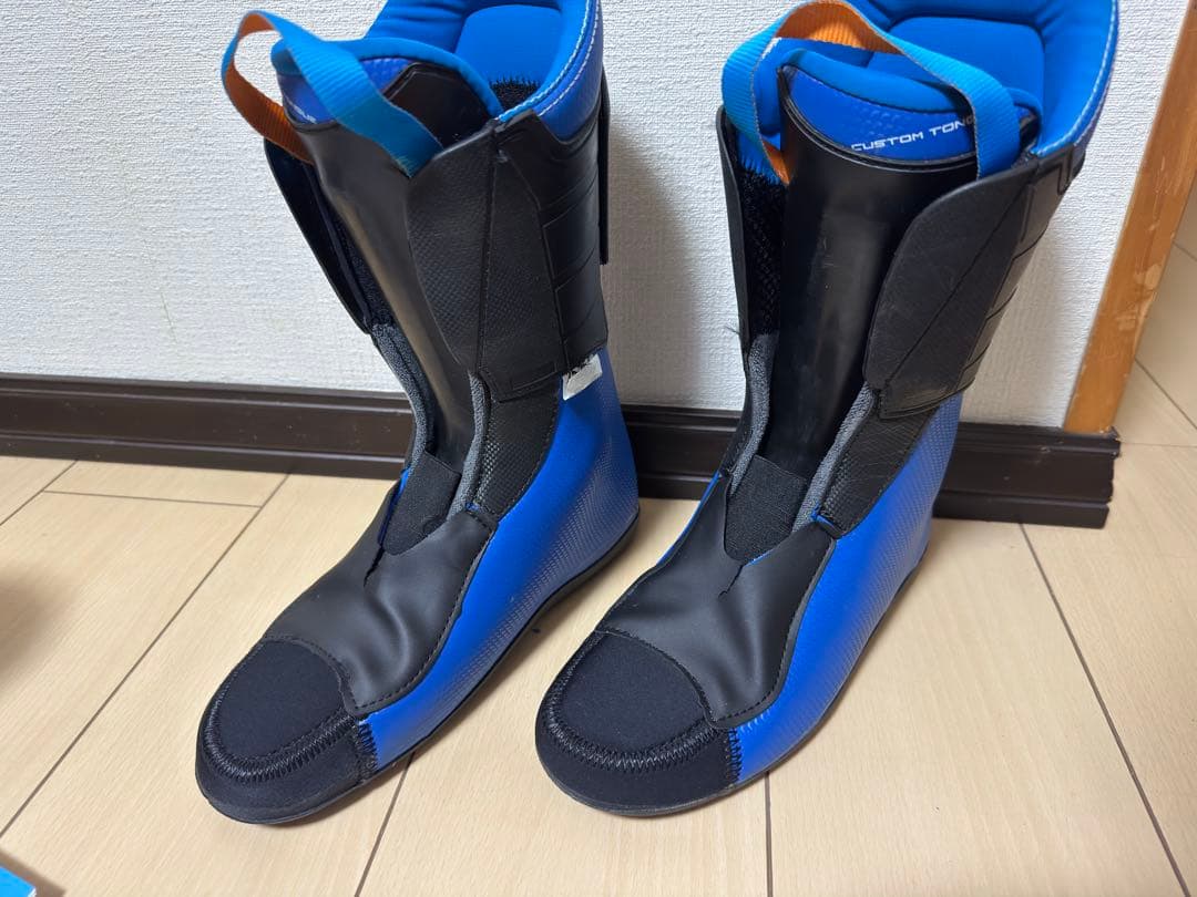 LANGE RS130 スキーブーツ