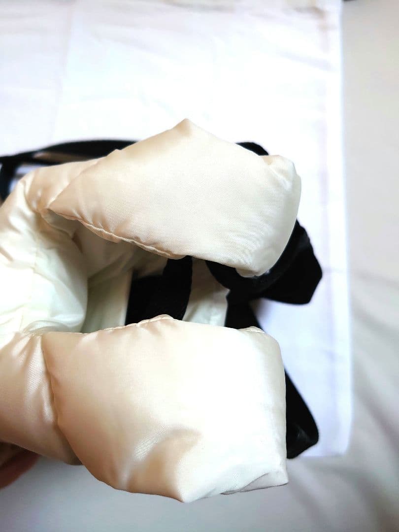 美品★MONCLER ボディバッグ ショルダーバッグ スマホポーチ ホワイト系