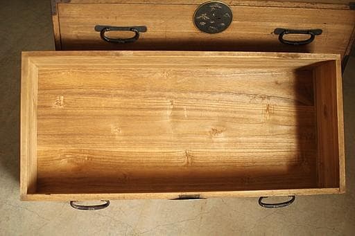 味のある丸金具時代箪笥　桐箪笥　抽斗2段