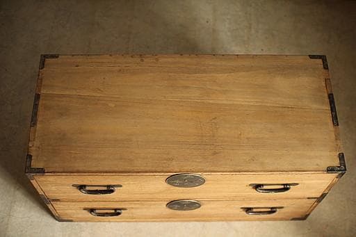 味のある丸金具時代箪笥　桐箪笥　抽斗2段