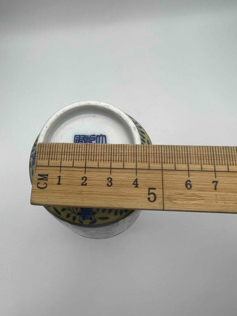 清乾隆時代　【大清乾隆年製】在銘　黄釉染付四季花草文八方長頸瓶(E-79)