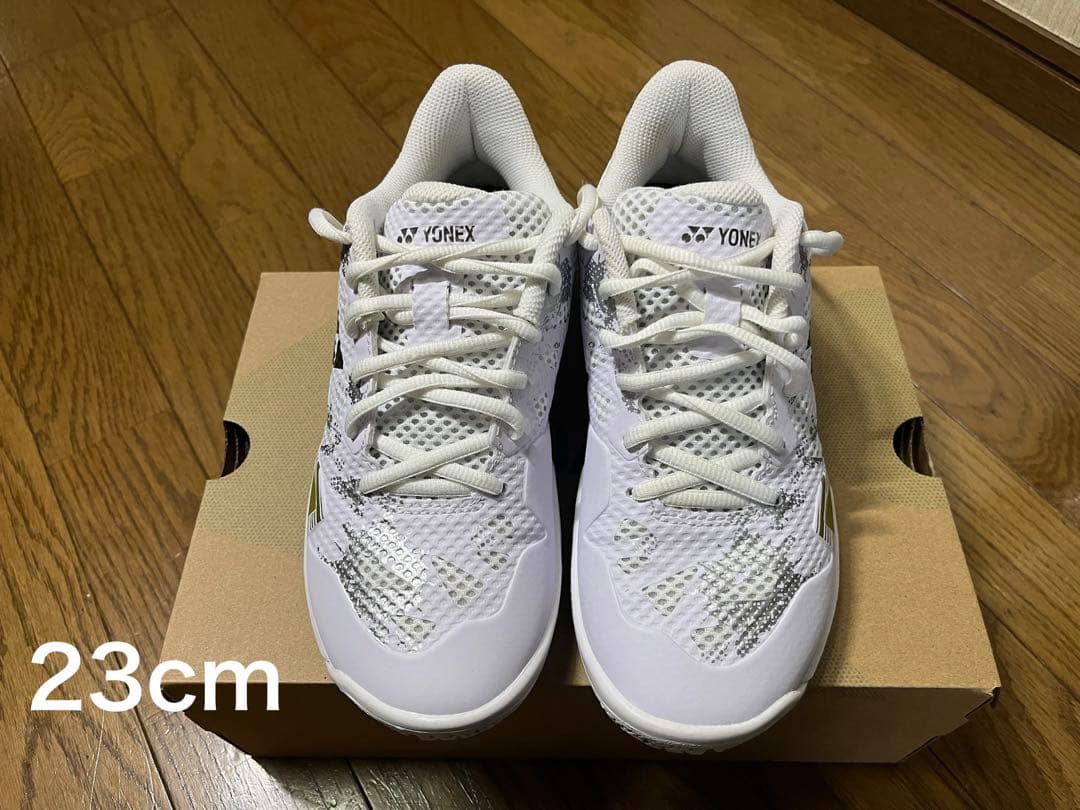 ☆新品同様 ヨネックス バドミントンシューズ SHBELZ3M 23cm☆