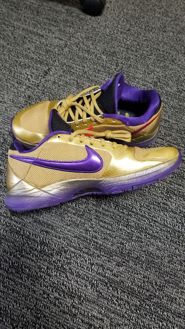 シューズ(男性用) Kobe5 UNDEFEATED