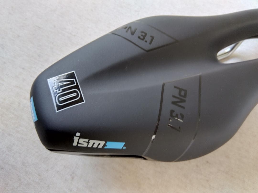 ISM PN 3.1 サドル 40 ブラック
