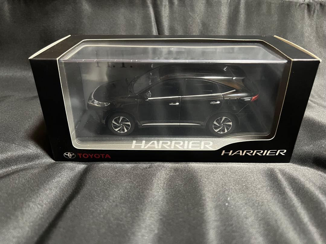 【美品】1/30トヨタ 60系後期 ハリアーターボ カラーサンプル ブラック