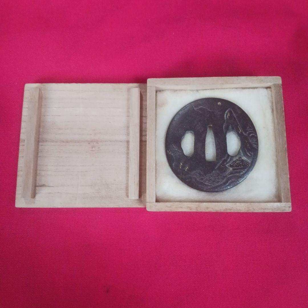 鍔　刀鍔　鉄地　当時物　木箱付き