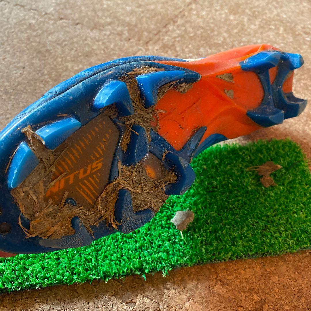 本田圭佑選手の実際にゲームで使用した左足スパイク　サイン入りです！