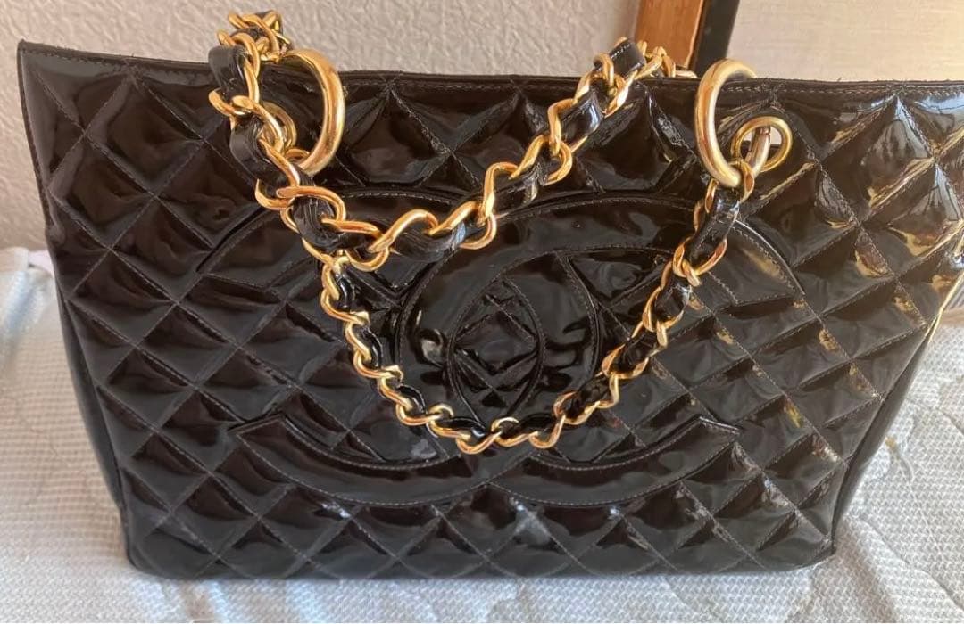 Y*A様 最大値下げCHANELエナメルバッグチェーンバッマトラッセ ハンドバッ