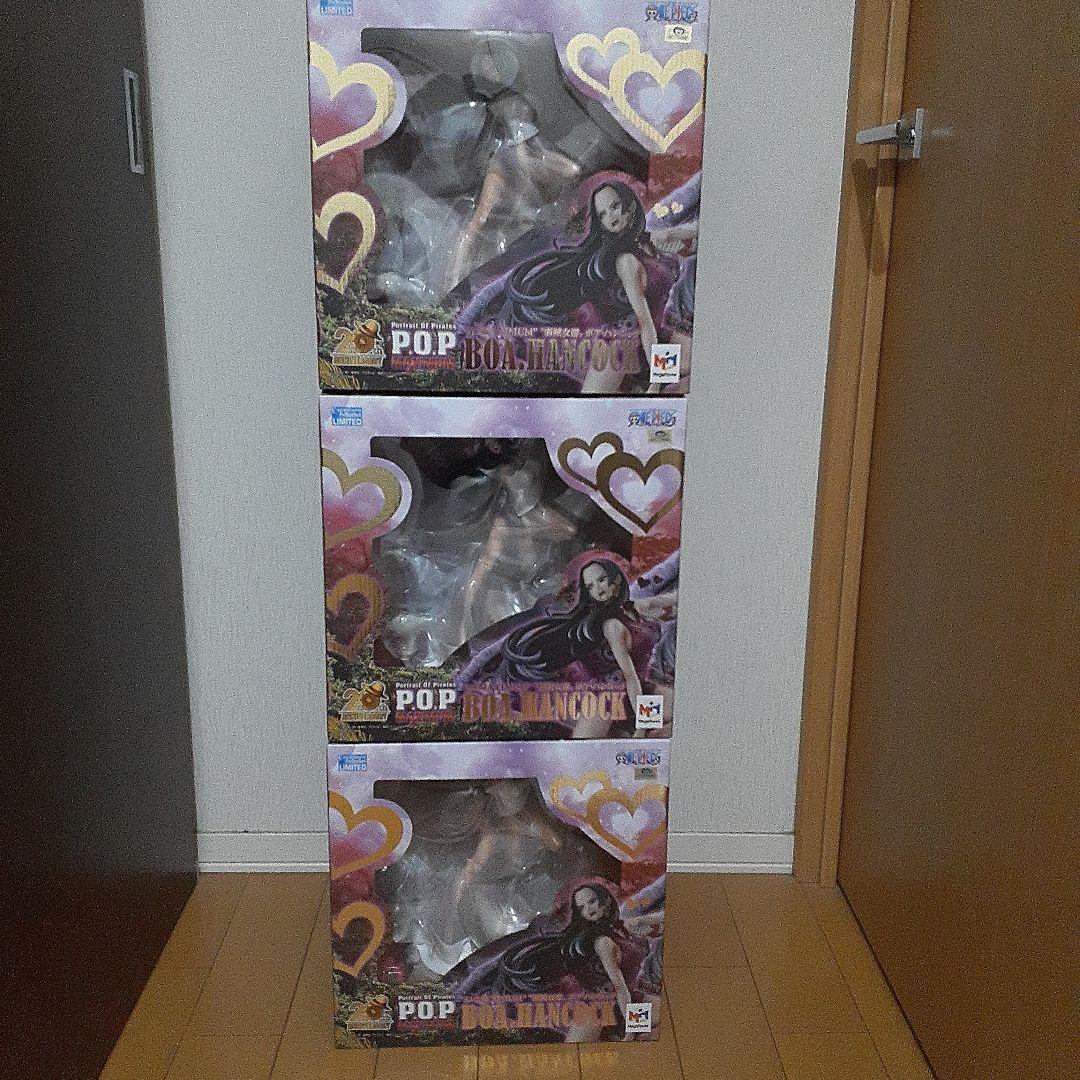 専用“A×MAXIMUM” “海賊女帝” ボア・ハンコック3体セット