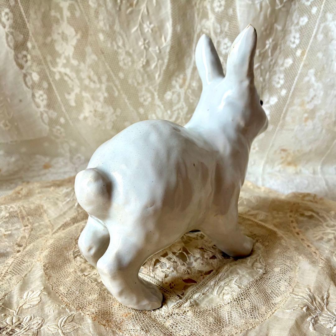 白釉のうさぎの置物　陶器オブジェ　フィギュア　ウサギ兎　フランスアンティーク