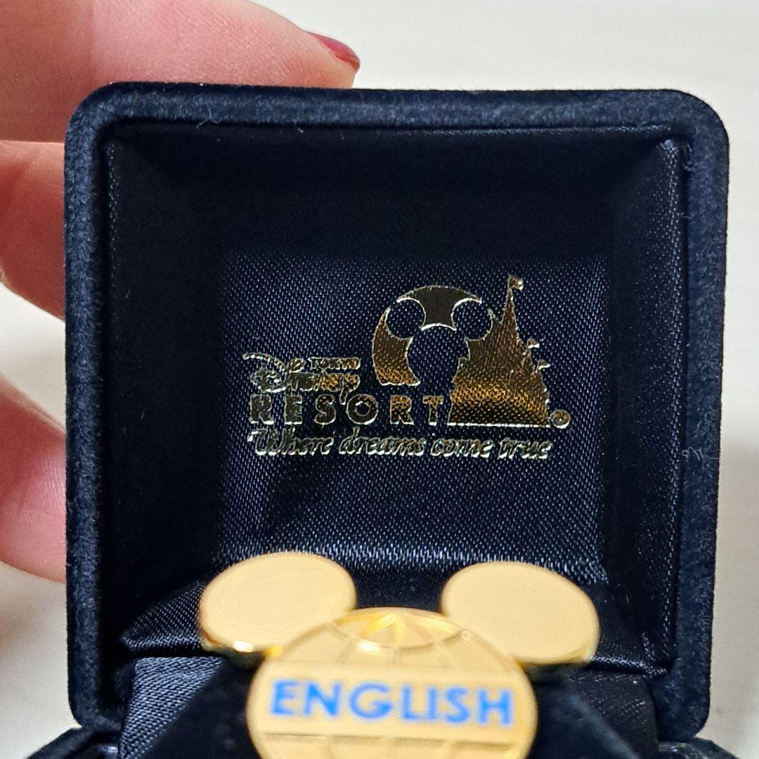 【レア•非売品】東京ディズニーリゾートキャスト限定 ランゲージピン 英語