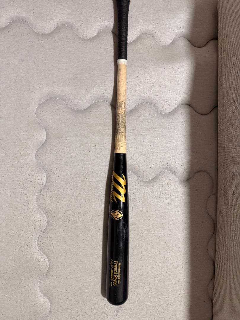 レイエス選手のバットです