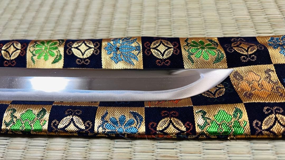 模造刀 拵え 短刀 二重刃文 御守刀 居合刀 高級刀袋付き 251012-1