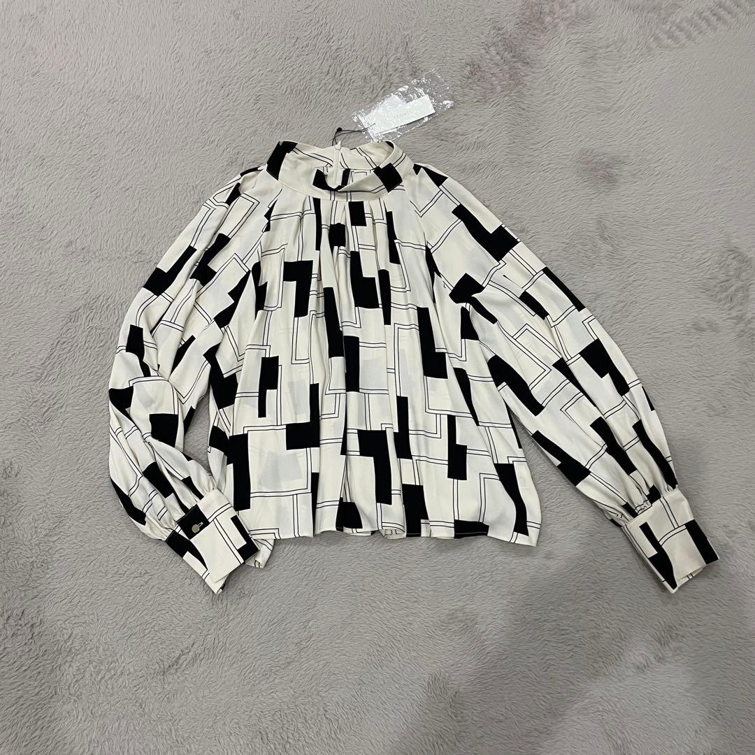 新品★ヤマダヤFENNELボリュームスリーブ ブラウス 幾何学模様 モノトーン