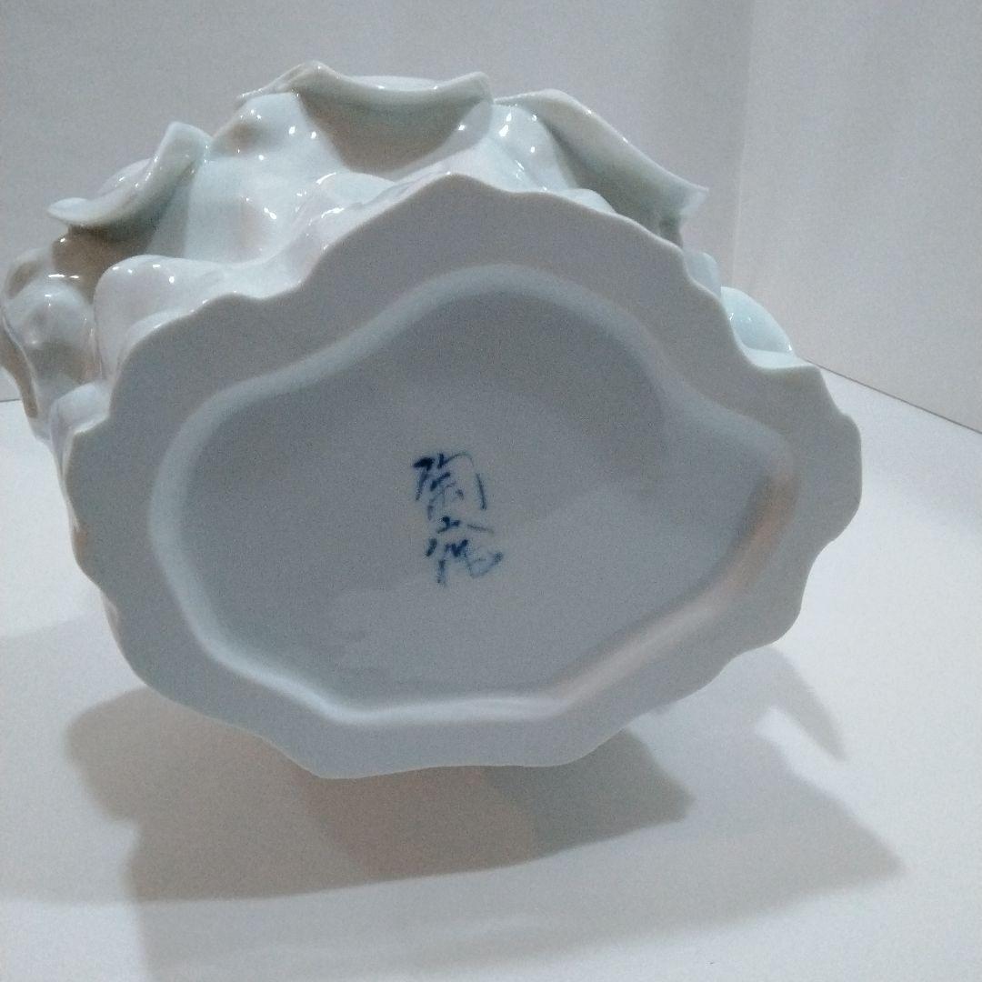 樋渡陶六作　岩座観音　白磁彫　銘窯　肥蝶山　日本工芸会正会員