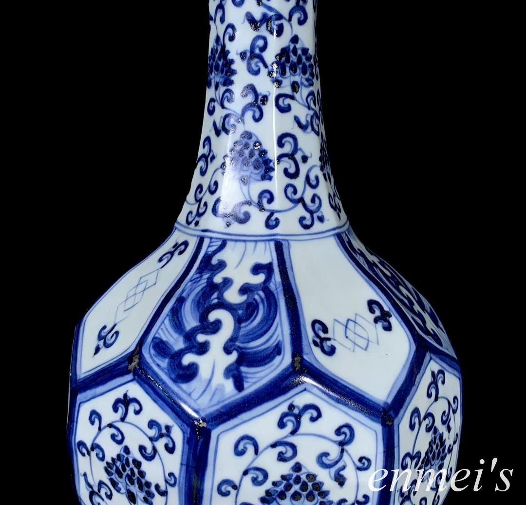 中国古美術・明宣德款青花缠枝花卉八方蒜头瓶・青花磁・純手描き・陶芸・花瓶・文房