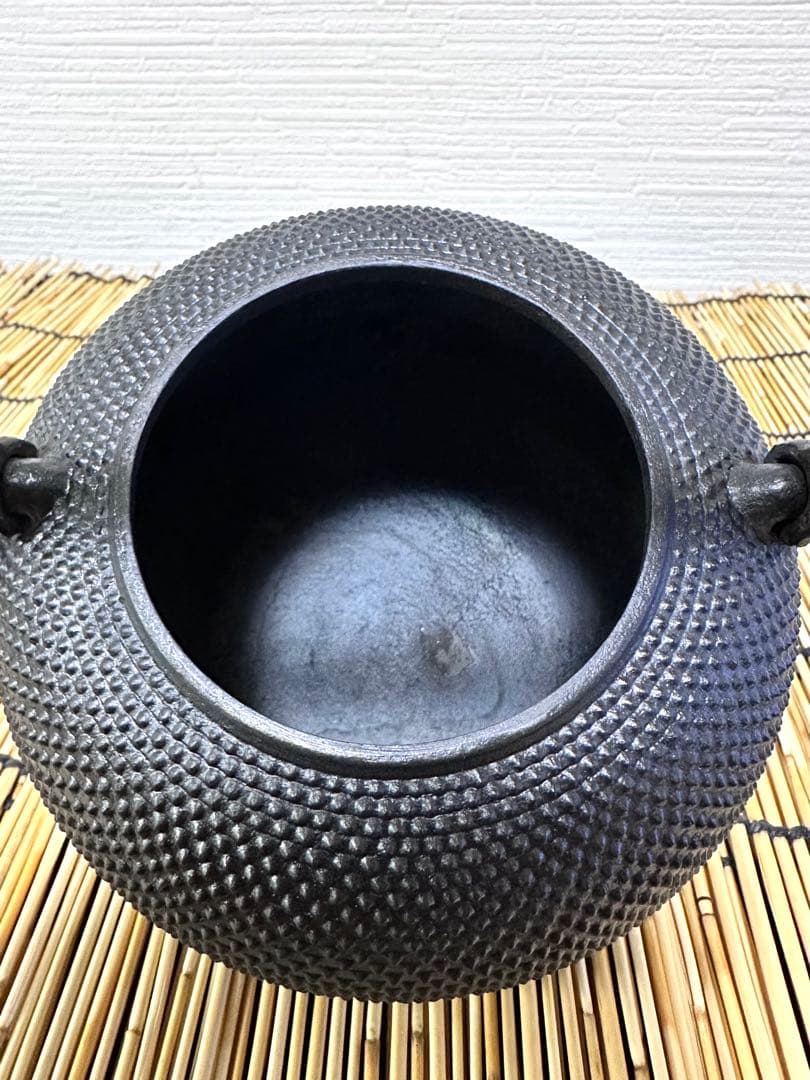 未使用品コンディション 南部秀山堂 佐藤 勝弘作 １５型 砂鉄瓶 鉄瓶　南部鉄瓶