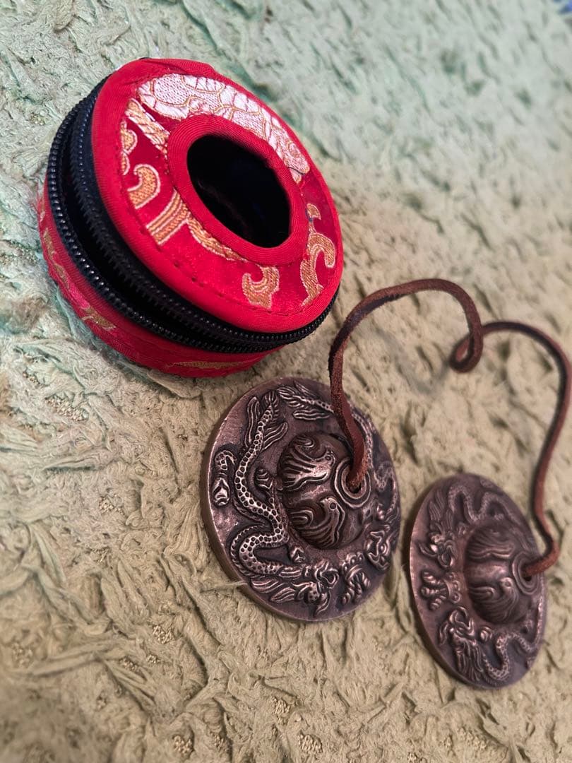 ネパールのドラゴン模様ティンシャ