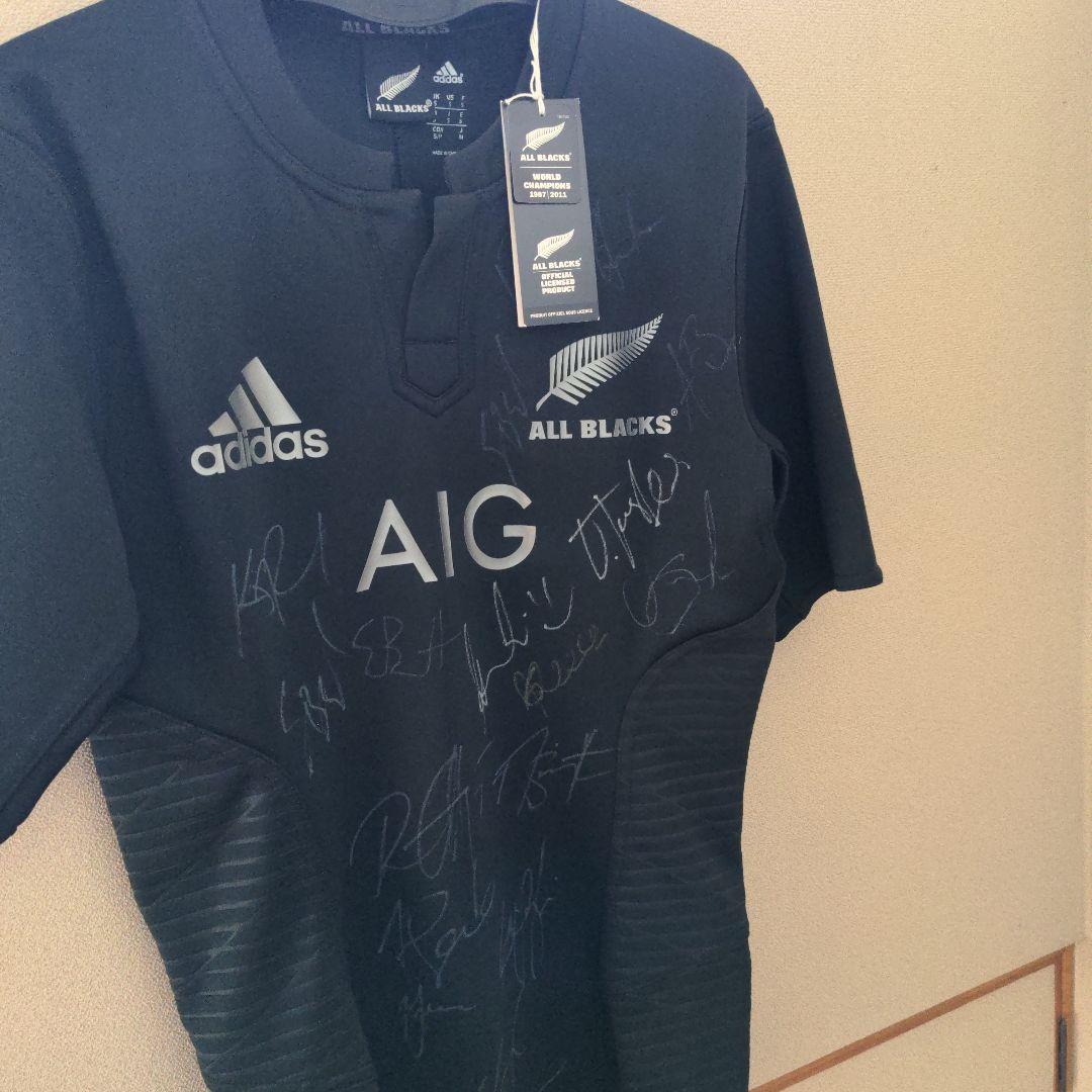 オールブラックス　選手直筆サイン入りユニフォーム。リッチー・モウンガ、バレット