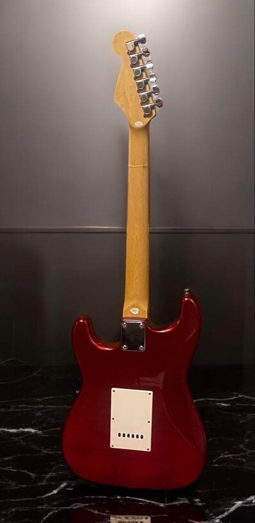 ★音出し確認済み★フォトジェニック　ストラトキャスタータイプ　アーム付き