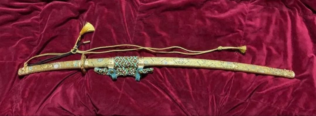 超稀少逸品 模造刀 飾太刀拵風 錦布包 鍍金の長覆輪（金覆輪）黄金造太刀 実物大