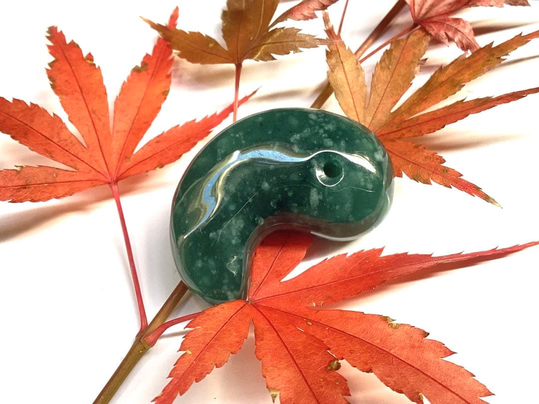 糸魚川翡翠コン沢青 勾玉　コレクションに‼️ 買って損無しの高額商品を　本物保証品