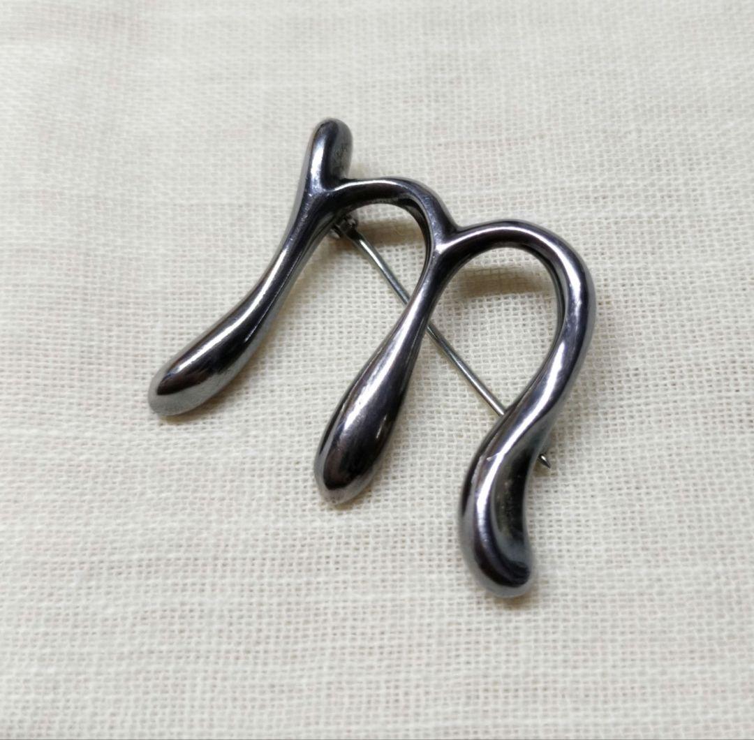 ティファニー　イニシャルブローチ　M ラージ925