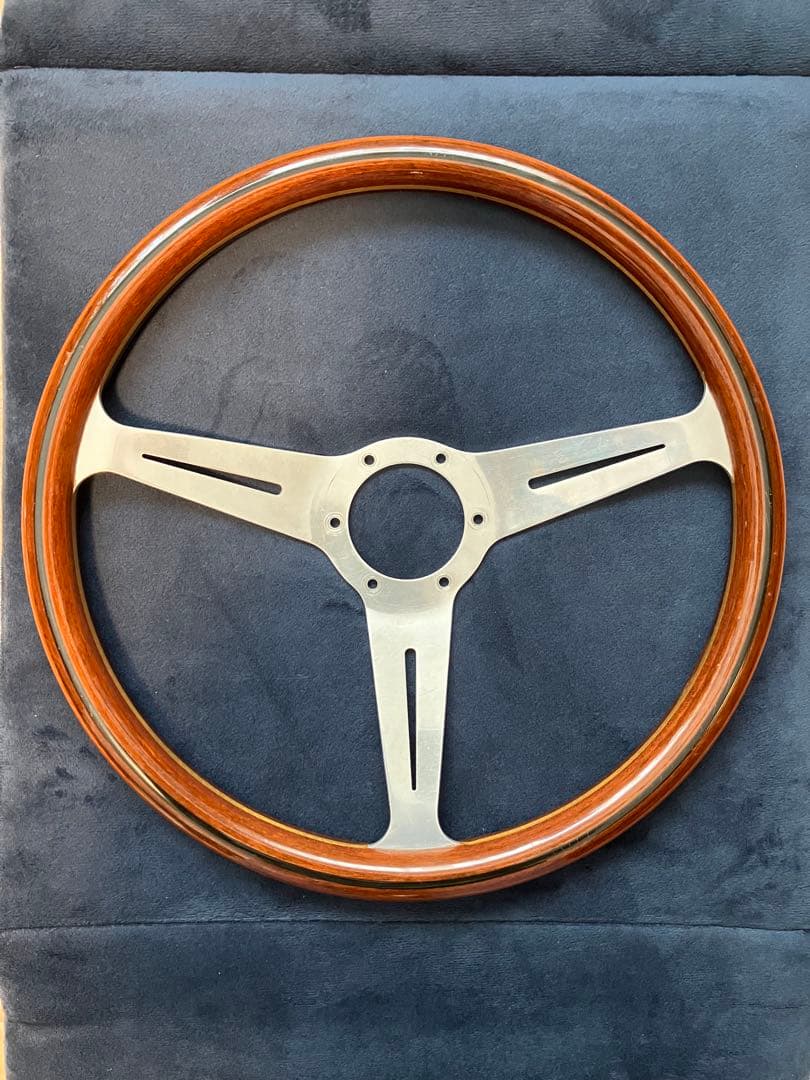 ナルディNARDI wood handle イタリア製　ボス2種類　メルセデス含