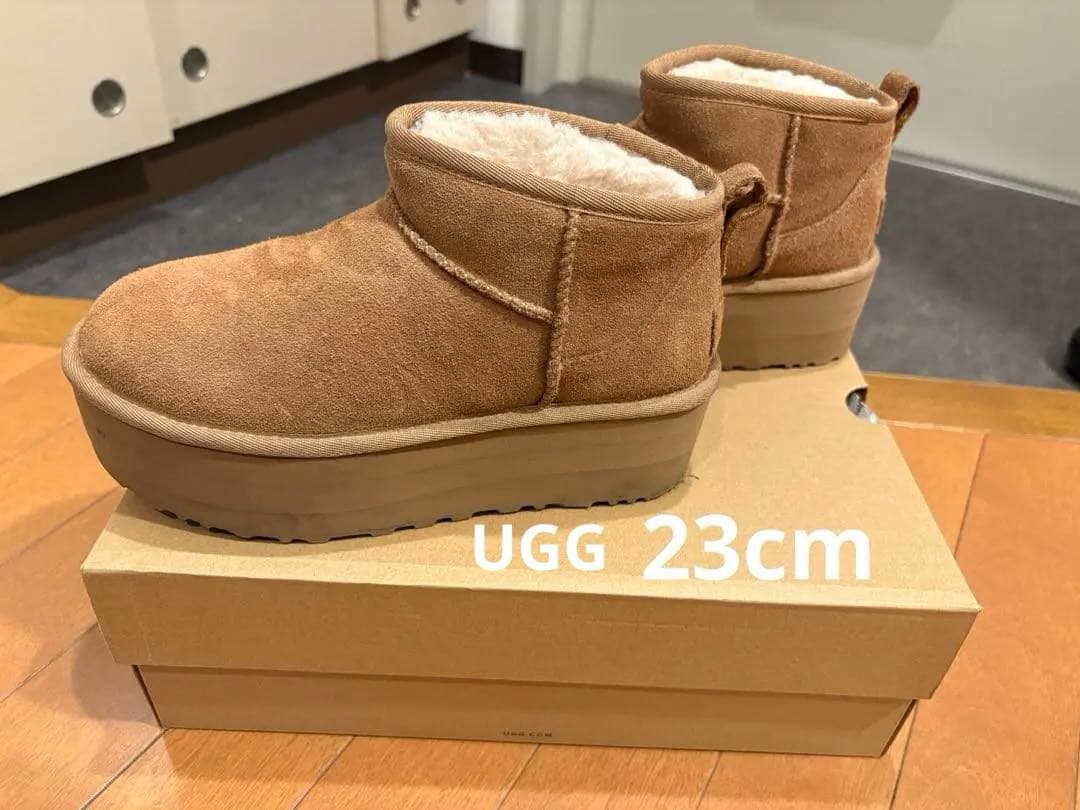 UGGブラウン厚底ショートブーツ