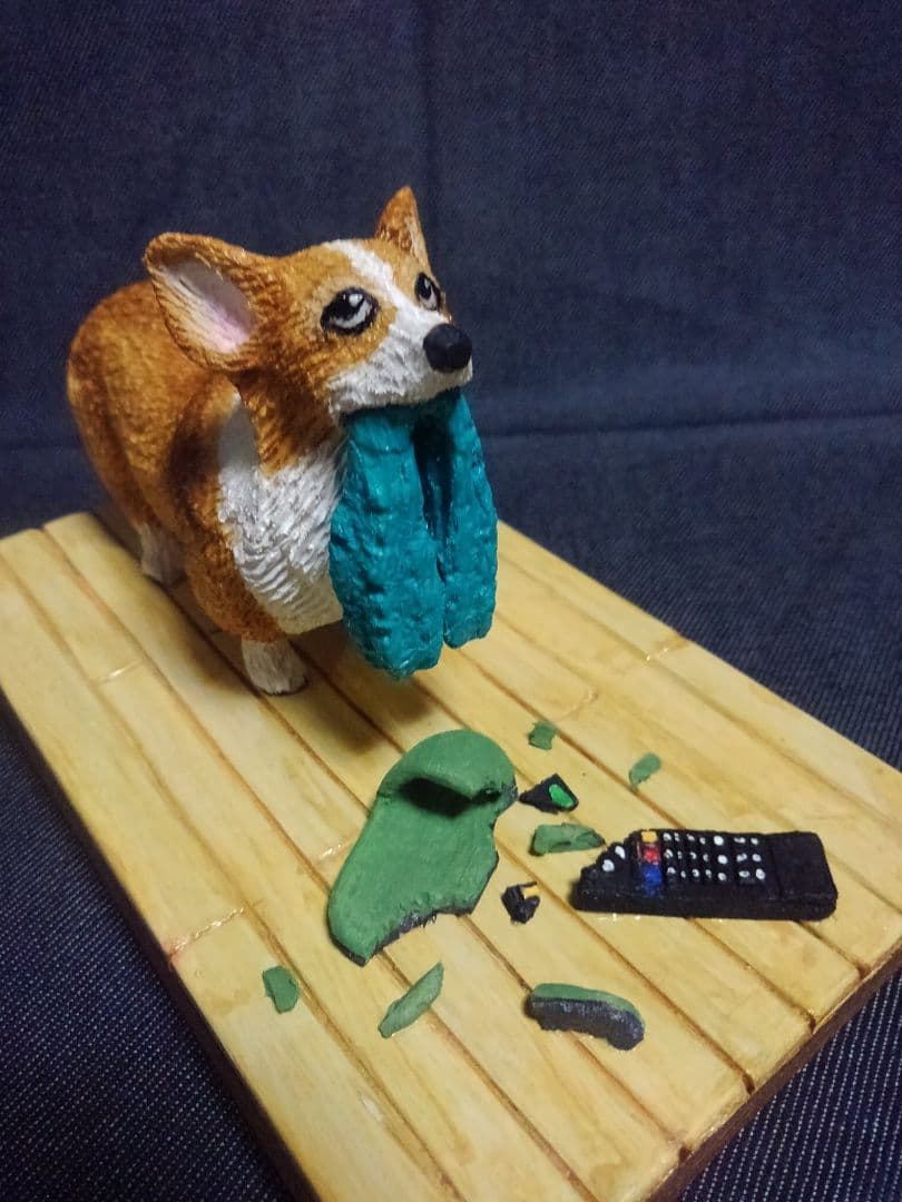 木彫りのコーギー