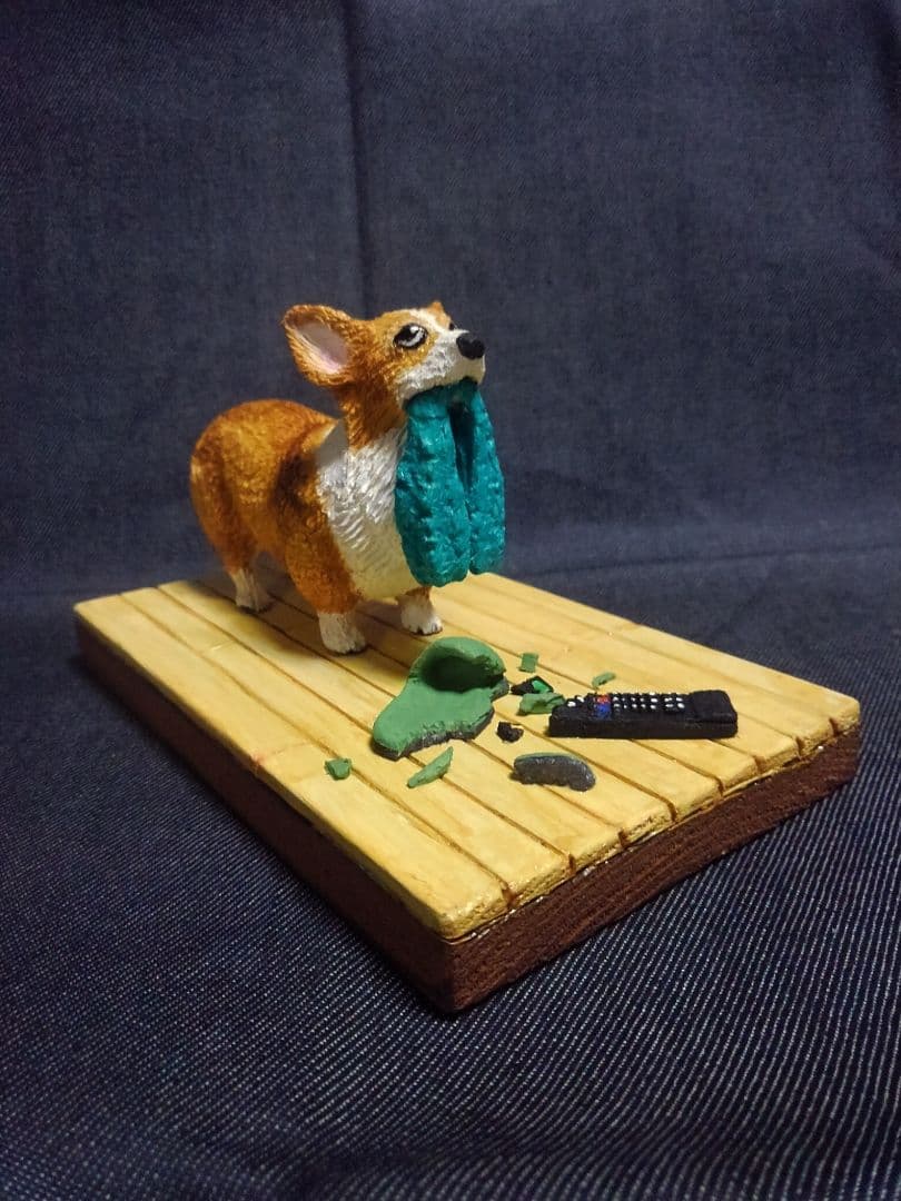 木彫りのコーギー