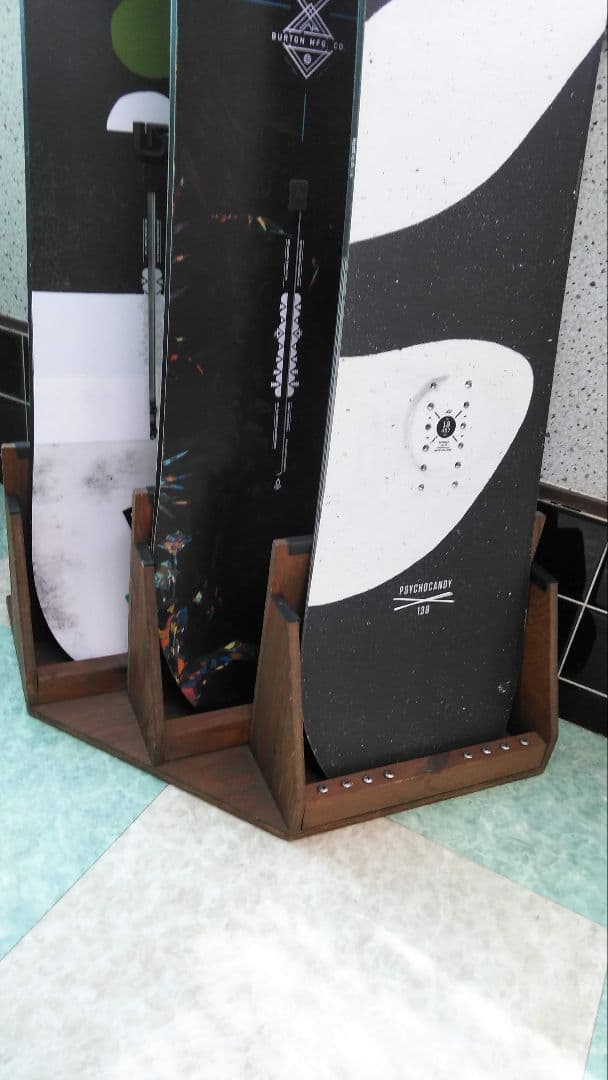 スノーボードディスプレイスタンドラック　３本用　右側用　カラーウォルナット