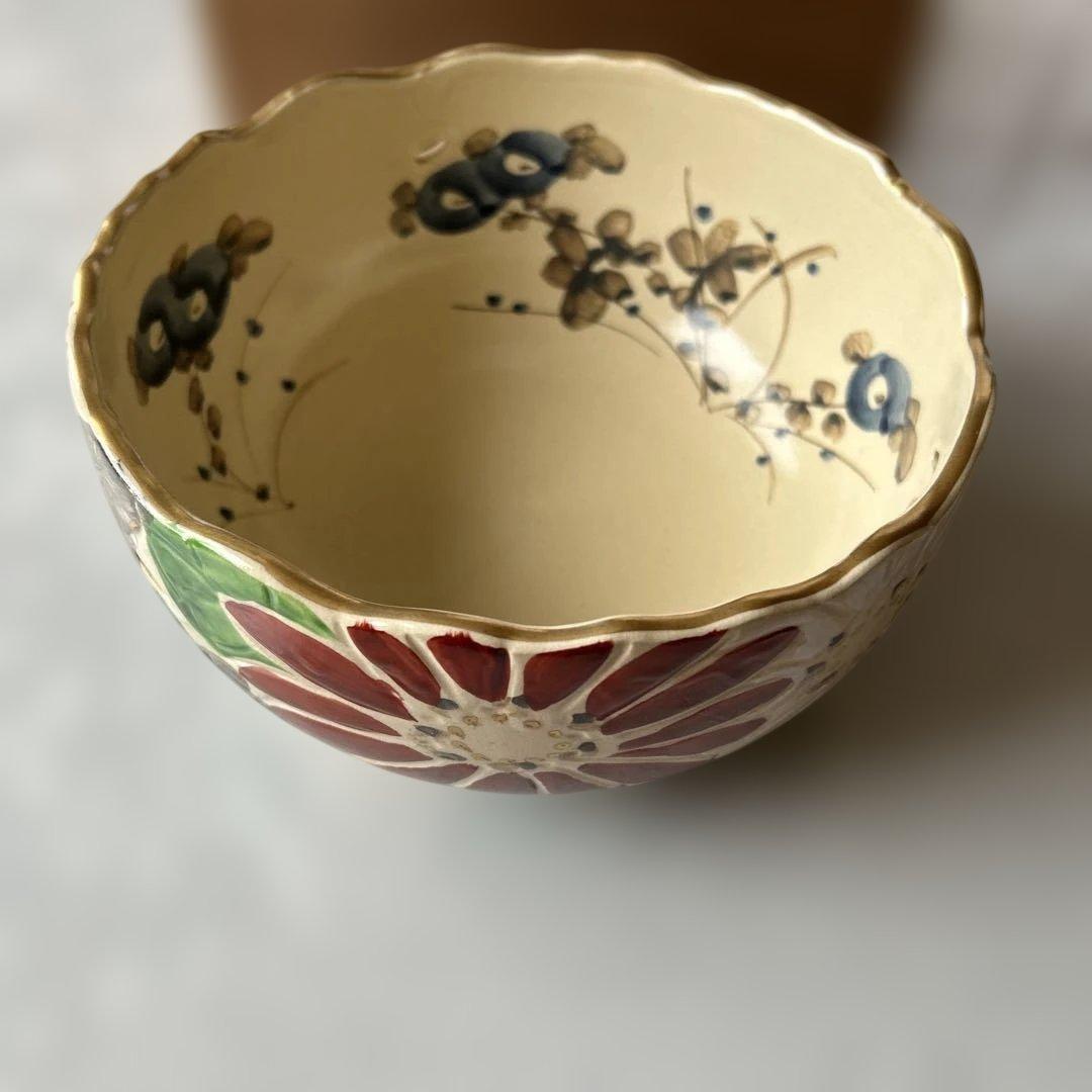 赤と緑の花模様の菓子鉢