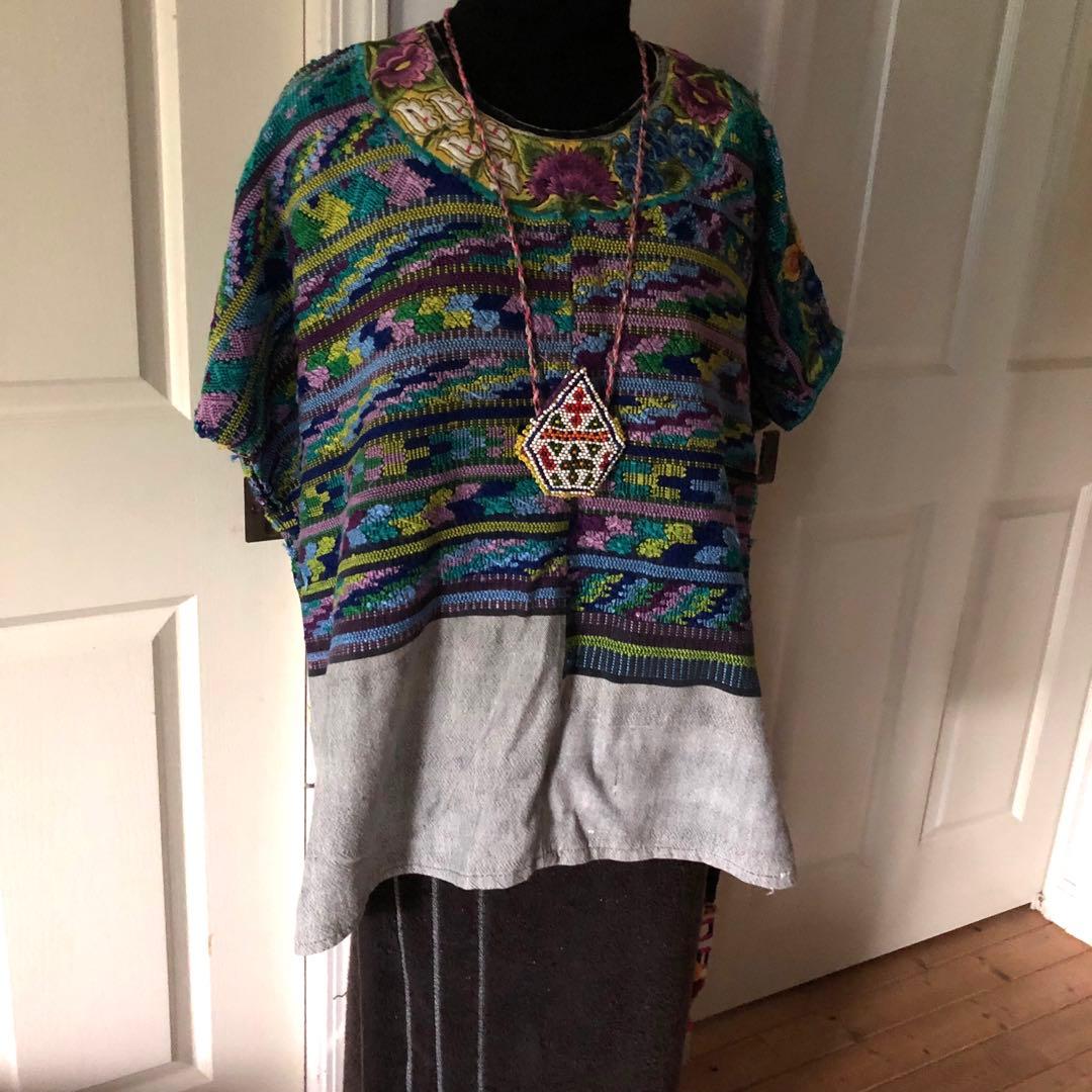 民族衣装　ウイピル　グアテマラ刺繍　中南米雑貨　手仕事　モン族　エスニックベスト
