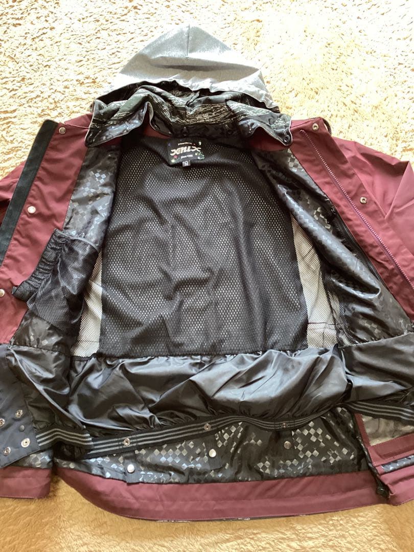 新品　xnixフェニックス　赤茶色Ｘ黒迷彩　メンズＭ　スノボウェアスキーウェア